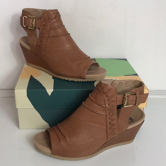 Earth Attalea Bonaire Whipstitch Leather Wedge - Picture 4 of 7